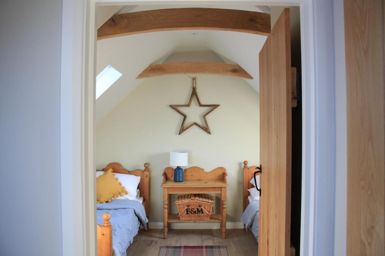 Charming And Luxury Retreats On Our Farm Holiday home Billingshurst